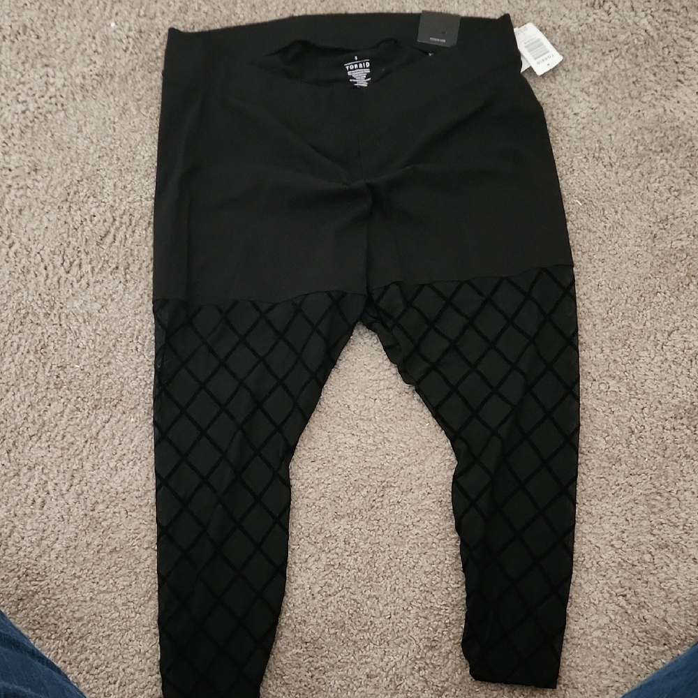 Torrid Black Diamond Pattern Leggings